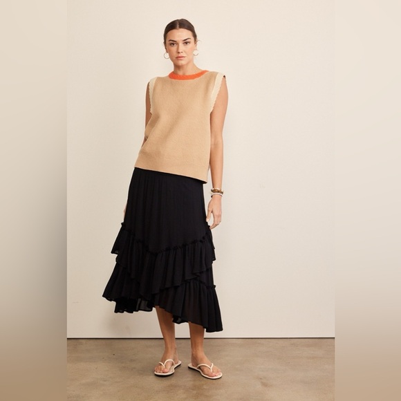 In February Contrast Round Neck Sweater Vest - Picture 4 of 4